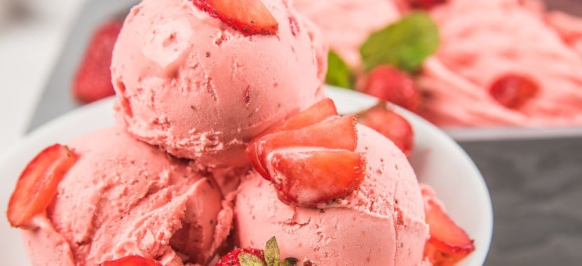 Boules de glace à la fraise