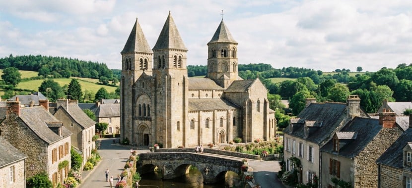 Petit village français en été